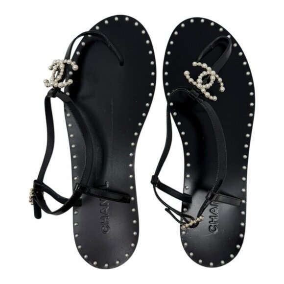 CHANEL Black Patent Leather CC Pearl Embellished Logo Flat Thong Sandals - Picture 7 of 11